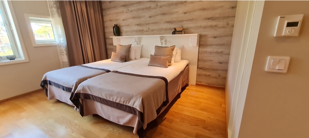Sånga-Säby Hotell & Konferens hade otroligt bekväma sängar. Om någon som jobbar där läser detta får ni gärna kommentera och berätta exakt var era sängar kommer i från. Första gången man vaknar utan ryggvärk eller stelhet i kroppen.
