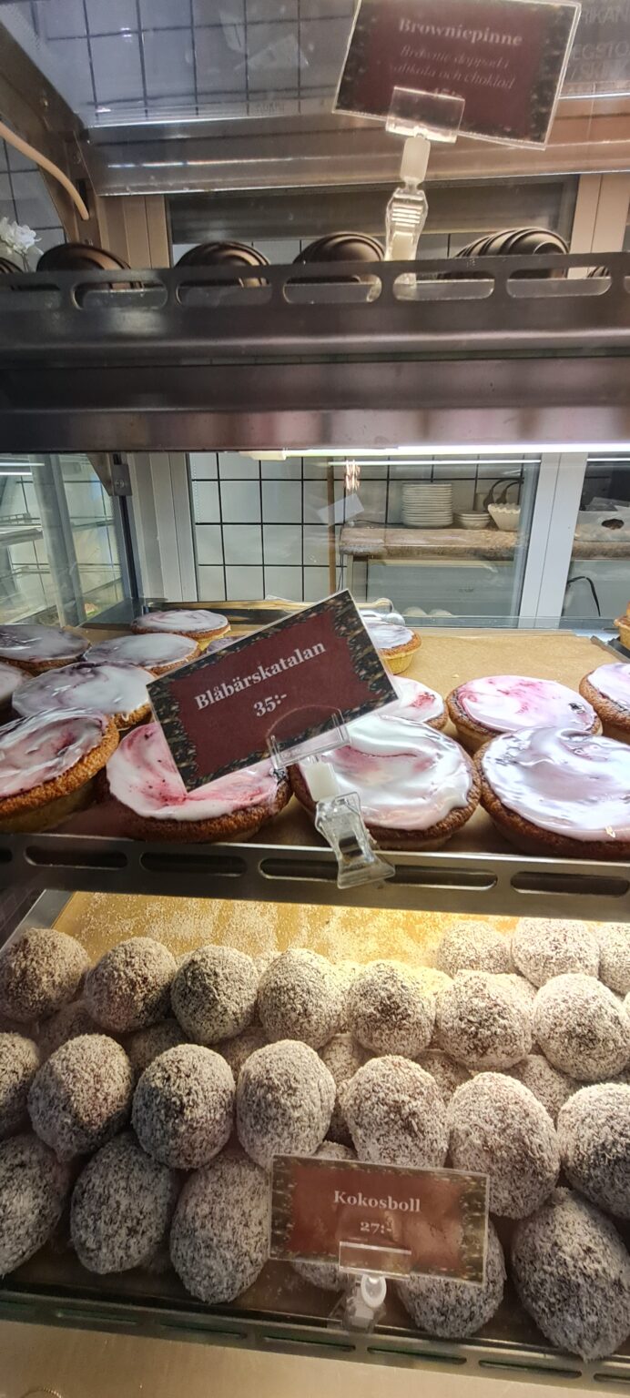 Blåbärscatalan så goda smakar som wienerbröd korsning Napoleonbakelse