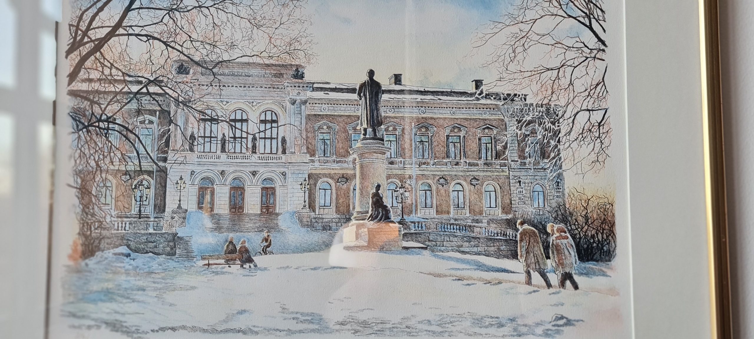 Konst av Uppsala universitet hänger också på väggarna i hotellet.
